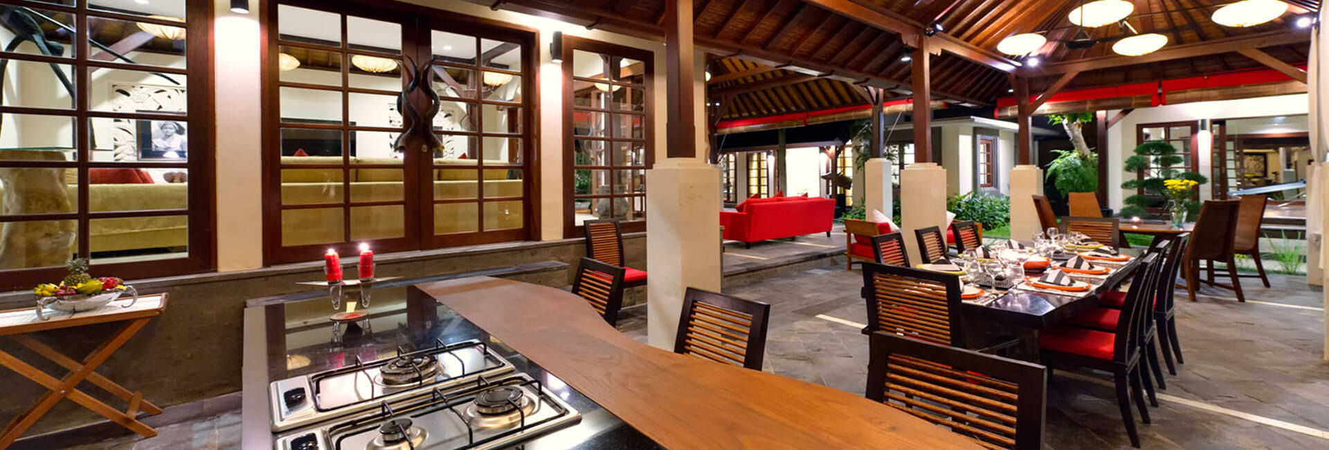 Villa San - Kitchen, dining and media rooms