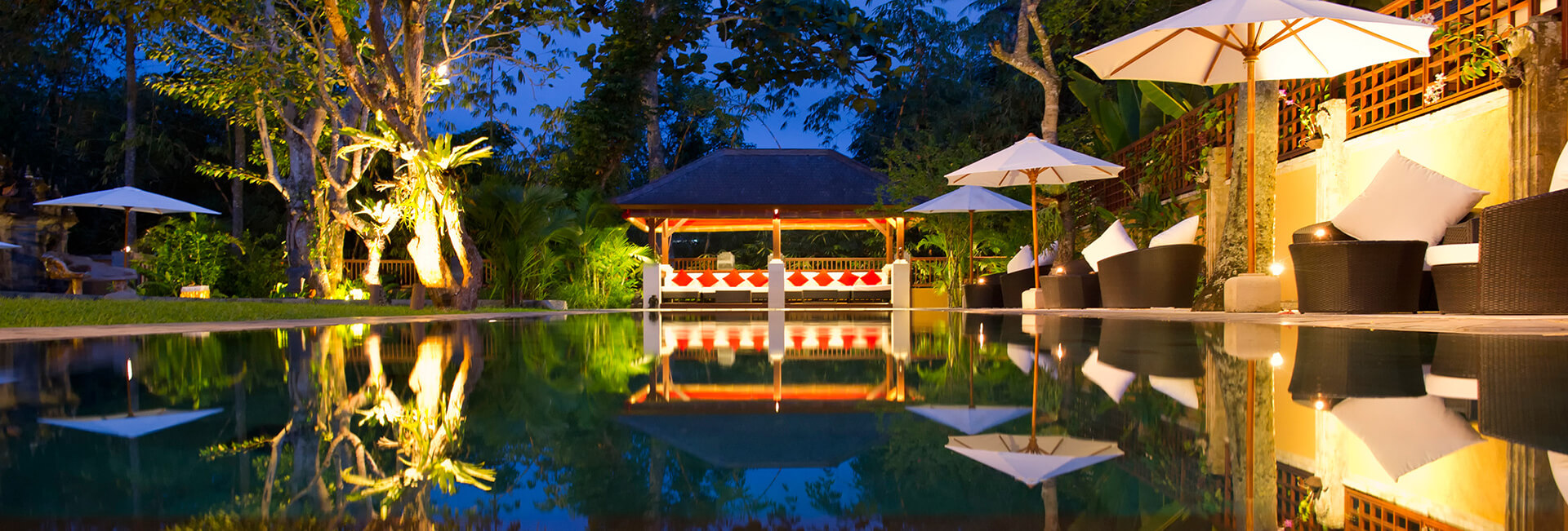 Villa San - Bale at night