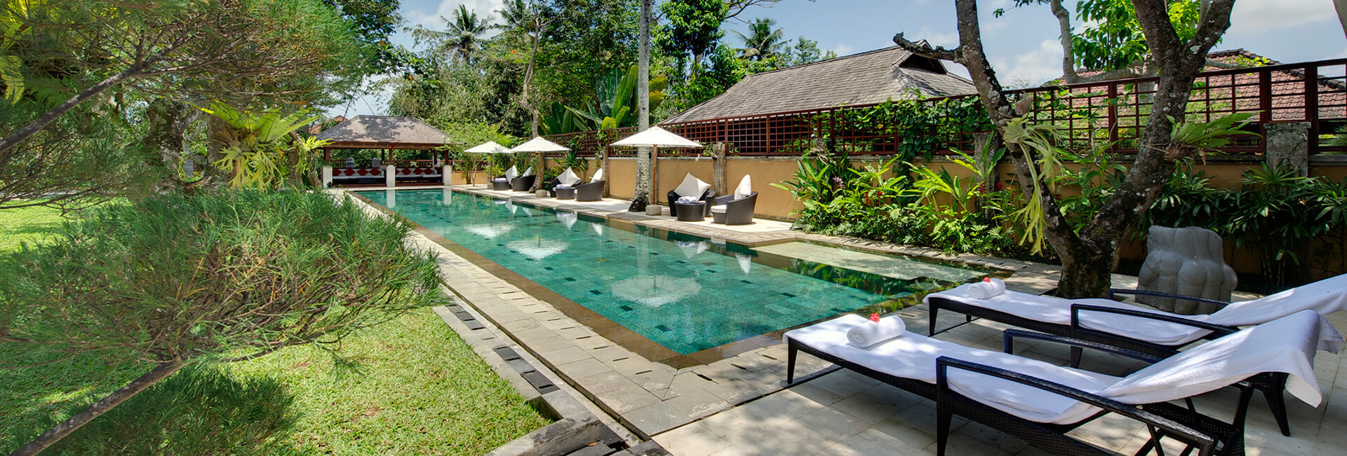 Villa San - Pool view from outside dining room